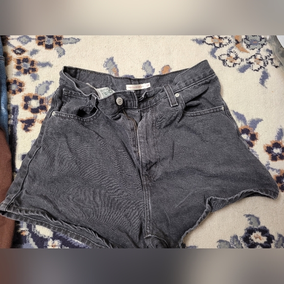 3 pairs of shorts (Levi's, Hollister, and Express) size 28 - Picture 1 of 8